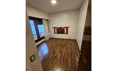 PISO 4 AMB c/ dependencia y Cochera fija cub. Edificio de catagoría.