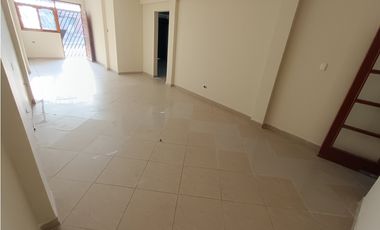 VILLA MARÍA DEL TRIUNFO - VENTA CASA CON COCHERA - ÁREA 160 m2