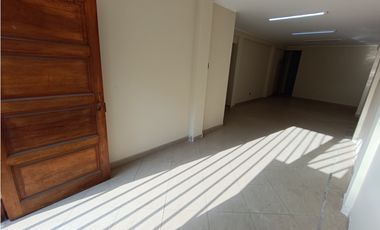 VILLA MARÍA DEL TRIUNFO - VENTA CASA CON COCHERA - ÁREA 160 m2