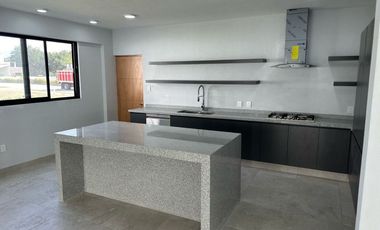 Casa en Fraccionamiento en Paraíso Country Club Emiliano Zapata - CRB-1267-Fr*