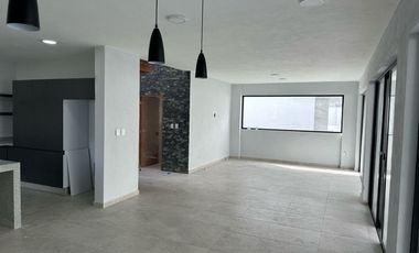 Casa en Fraccionamiento en Paraíso Country Club Emiliano Zapata - CRB-1267-Fr*