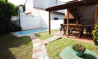 Casa 4 ambientes en venta Ezpeleta jardín y pileta