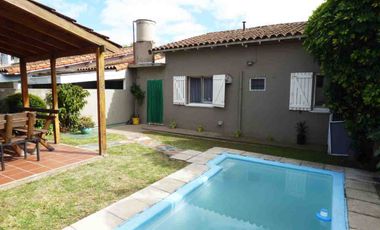 Casa 4 ambientes en venta Ezpeleta jardín y pileta