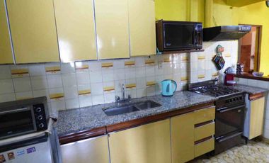 Casa 4 ambientes en venta Ezpeleta jardín y pileta