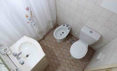 Casa 4 ambientes en venta Ezpeleta jardín y pileta