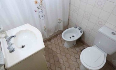 Casa 4 ambientes en venta Ezpeleta jardín y pileta