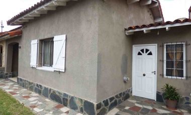 Casa 4 ambientes en venta Ezpeleta jardín y pileta