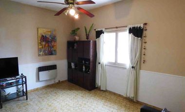 Casa 4 ambientes en venta Ezpeleta jardín y pileta