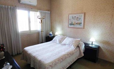 Casa 4 ambientes en venta Ezpeleta jardín y pileta