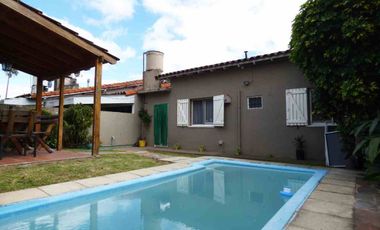 Casa 4 ambientes en venta Ezpeleta jardín y pileta