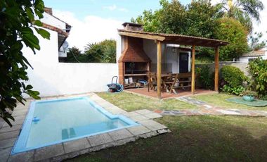 Casa 4 ambientes en venta Ezpeleta jardín y pileta