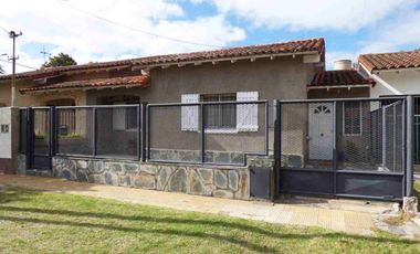 Casa 4 ambientes en venta Ezpeleta jardín y pileta