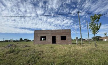 CASA EN CONTRUCCION CON GRAN TERRENO