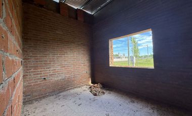 CASA EN CONTRUCCION CON GRAN TERRENO