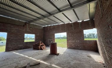 CASA EN CONTRUCCION CON GRAN TERRENO