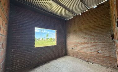 CASA EN CONTRUCCION CON GRAN TERRENO