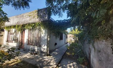 CASA EN VENTA EN TOLOSA CON LOCALES