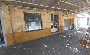 CASA EN VENTA EN TOLOSA CON LOCALES