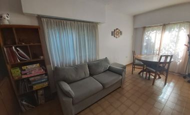 CASA EN VENTA EN TOLOSA CON LOCALES