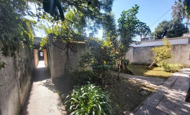 CASA EN VENTA EN TOLOSA CON LOCALES