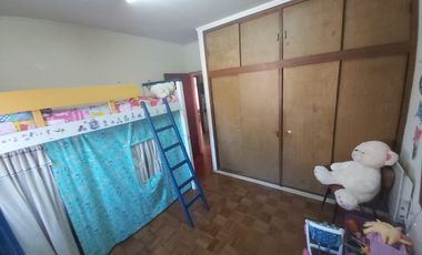 CASA EN VENTA EN TOLOSA CON LOCALES