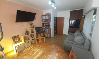 CASA EN VENTA EN TOLOSA CON LOCALES