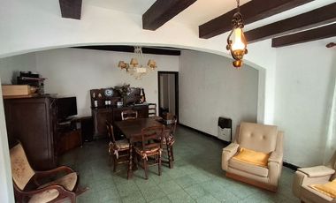 VENTA CASA 4 AMBIENTES CON DEPARTAMENTO Y GARAGE
