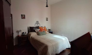 VENTA CASA 4 AMBIENTES CON DEPARTAMENTO Y GARAGE