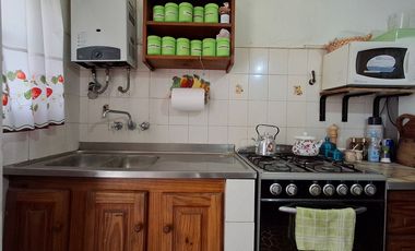 VENTA CASA 4 AMBIENTES CON DEPARTAMENTO Y GARAGE