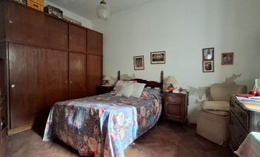 VENTA CASA 4 AMBIENTES CON DEPARTAMENTO Y GARAGE
