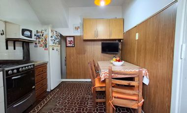 VENTA CASA 4 AMBIENTES CON DEPARTAMENTO Y GARAGE