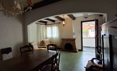 VENTA CASA 4 AMBIENTES CON DEPARTAMENTO Y GARAGE
