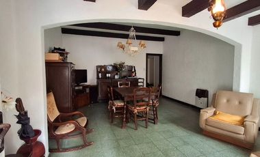 VENTA CASA 4 AMBIENTES CON DEPARTAMENTO Y GARAGE