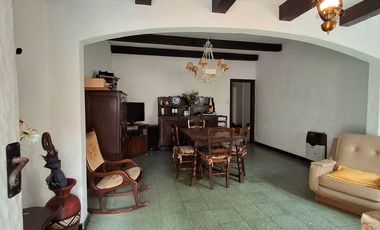 VENTA CASA 4 AMBIENTES CON DEPARTAMENTO Y GARAGE