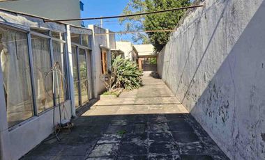 Casa a refaccionar sobre Av. 122 esq 69