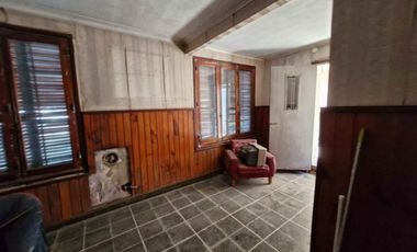 Casa a refaccionar sobre Av. 122 esq 69