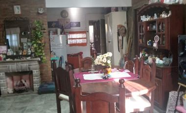 Venta de casa con amplio lote en Empalme San Clos