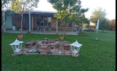 Venta de casa con amplio lote en Empalme San Clos
