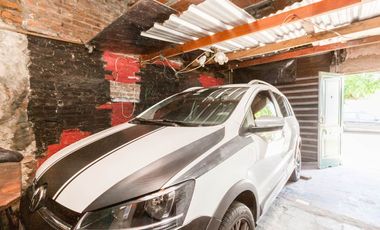 Venta en BLOCK de Casa, local  y garage a RECICLAR