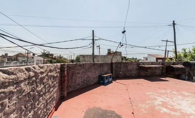 Venta en BLOCK de Casa, local  y garage a RECICLAR
