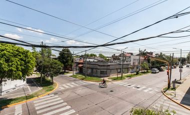 Venta en BLOCK de Casa, local  y garage a RECICLAR