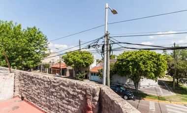 Venta en BLOCK de Casa, local  y garage a RECICLAR