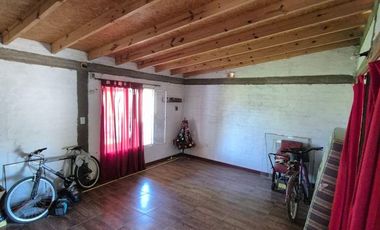 CASA EN VENTA, 2 DORMITORIOS, PLOTTIER.