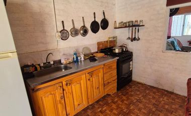 CASA EN VENTA, 2 DORMITORIOS, PLOTTIER.