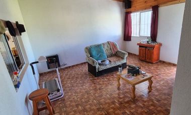 CASA EN VENTA, 2 DORMITORIOS, PLOTTIER.