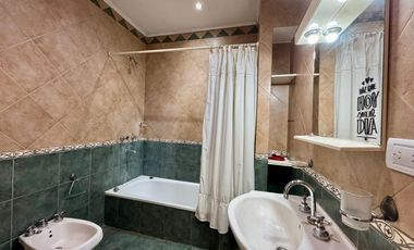 CASA EN VENTA 5 AMBIENTES  ALEJANDRO KORN