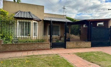 CASA EN VENTA 5 AMBIENTES  ALEJANDRO KORN