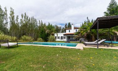 Venta Casa de 4 ambientes en Haras El Malacate