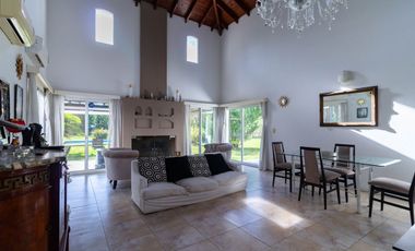 Venta Casa de 4 ambientes en Haras El Malacate