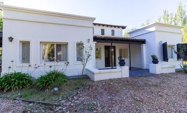 Venta Casa de 4 ambientes en Haras El Malacate